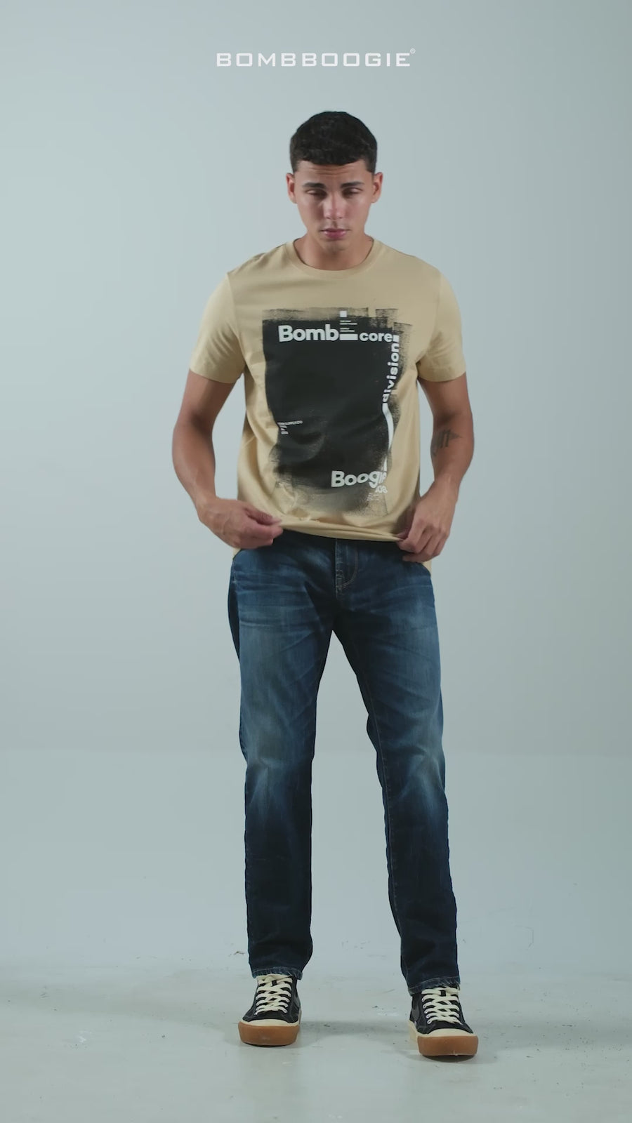 T-Shirt Lengan Pendek Slimfit Tricon Light Khaki