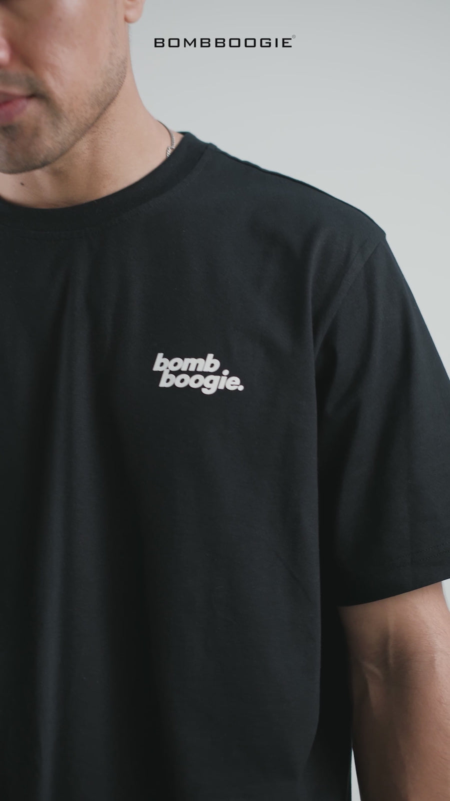T-Shirt Lengan Pendek Regular Howler Black 2.0