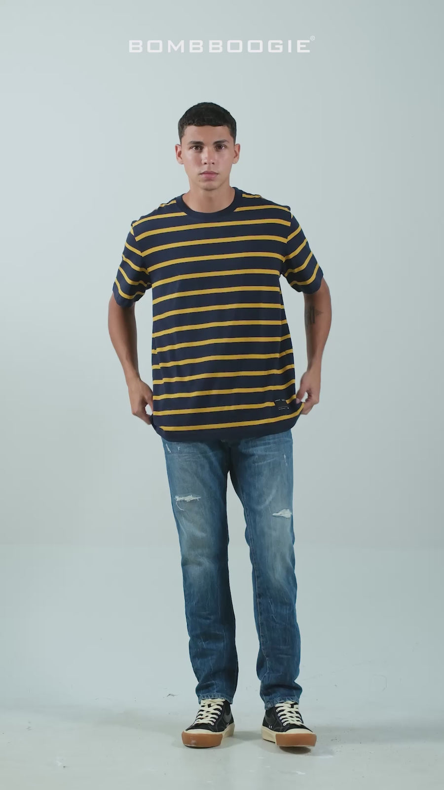T-Shirt Lengan Pendek Regular Carly Navy Mustard Stripe