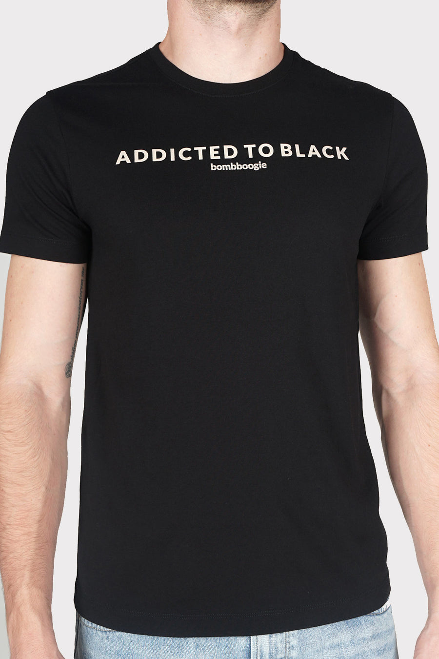 T-Shirt Lengan Pendek Caustic Black